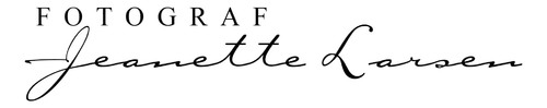 Logoen til Fotograf Jeanette Larsen AS